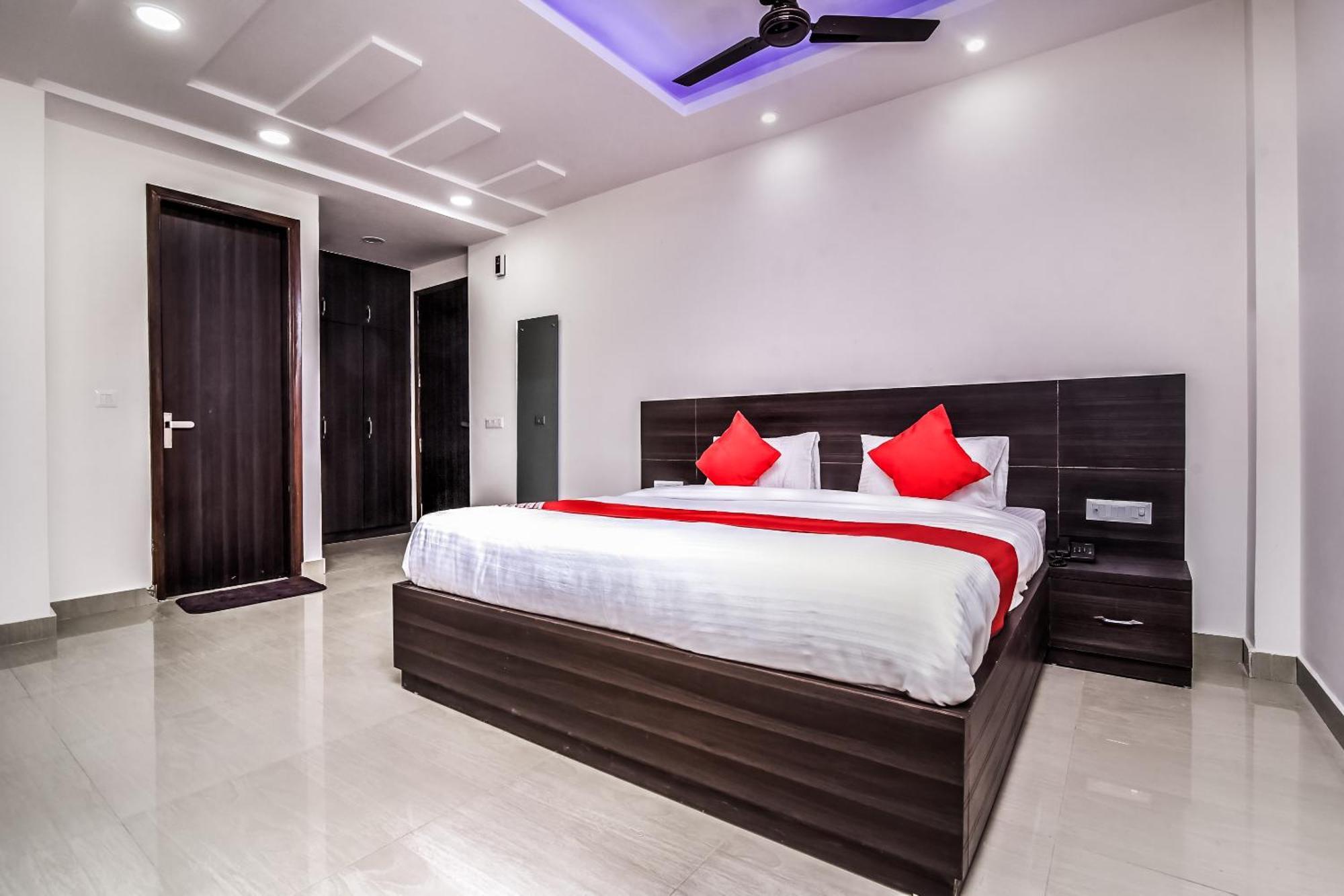 Hotel Aerostar Gold - Opposite Max Healthcare Дели Экстерьер фото