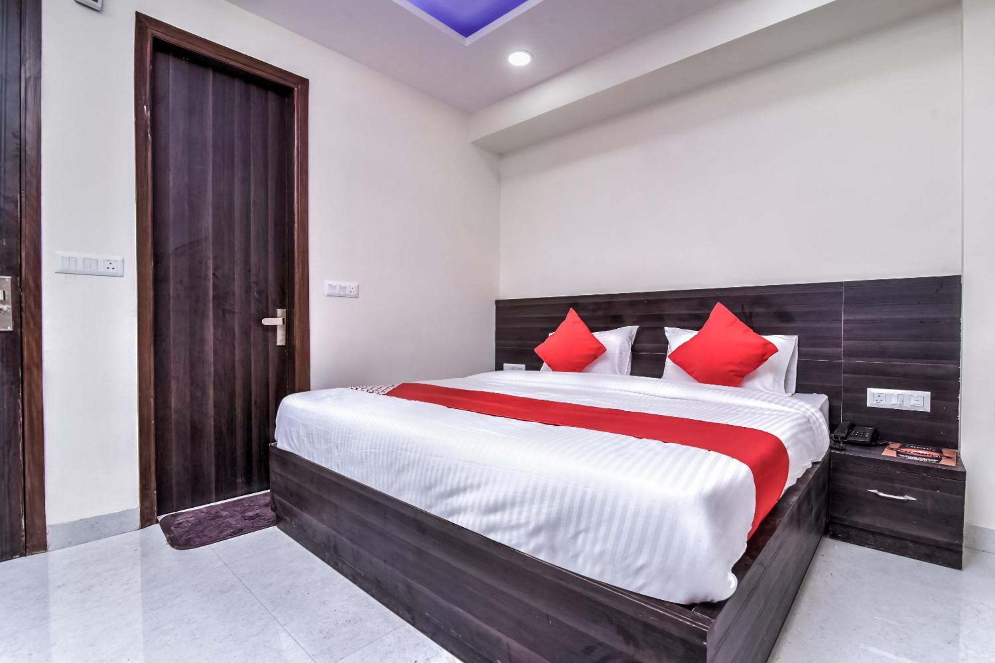 Hotel Aerostar Gold - Opposite Max Healthcare Дели Экстерьер фото