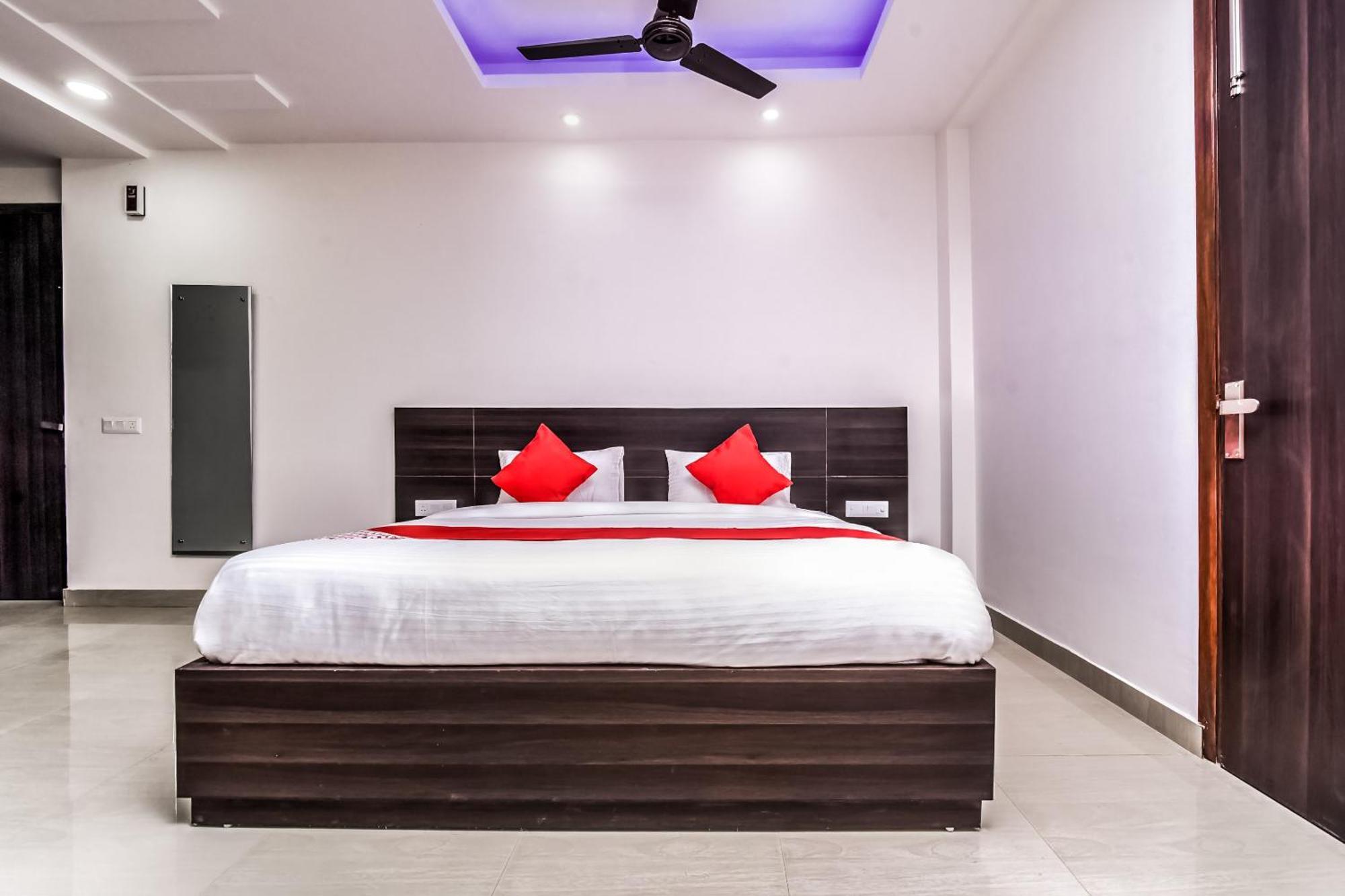 Hotel Aerostar Gold - Opposite Max Healthcare Дели Экстерьер фото