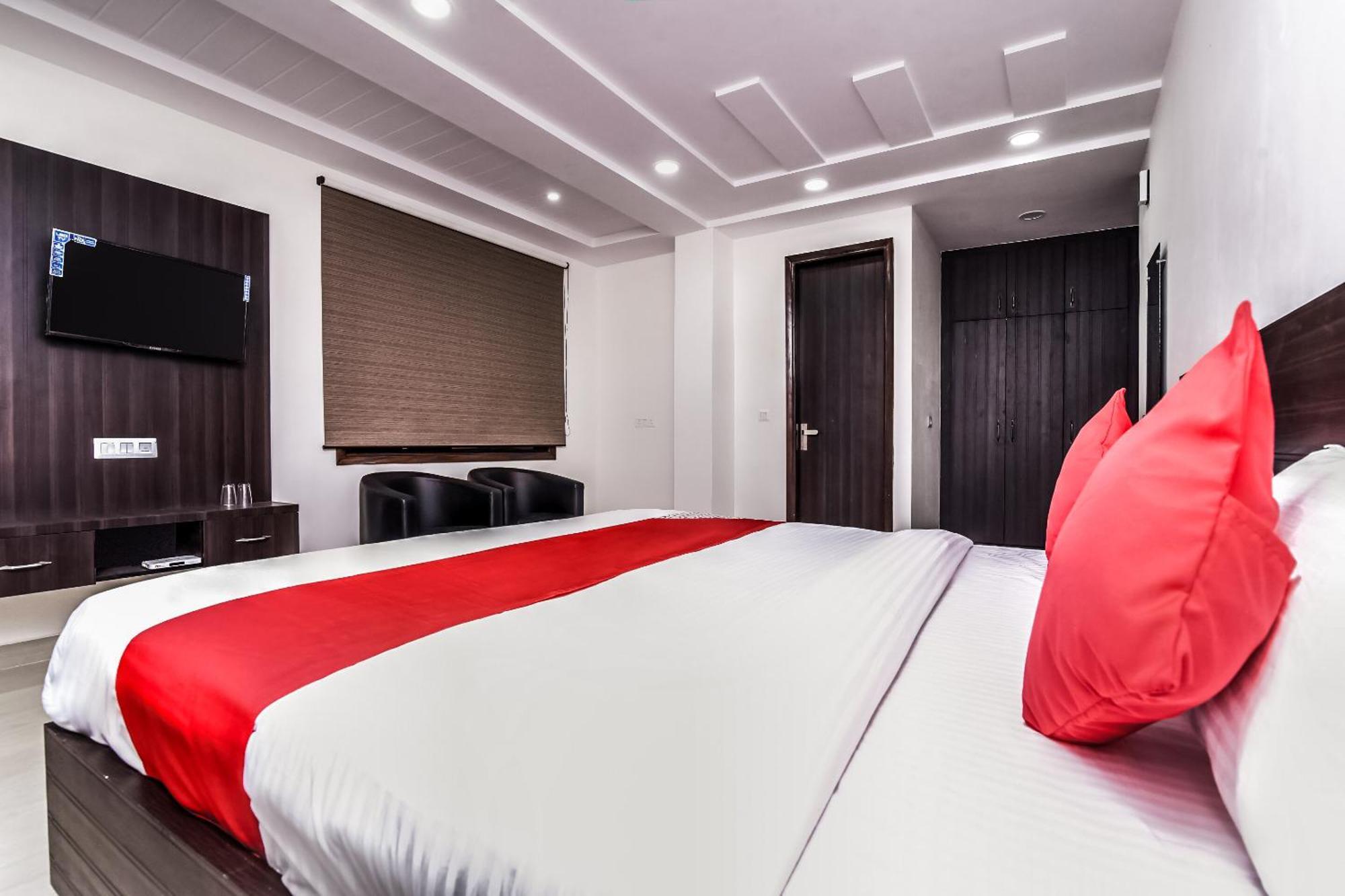 Hotel Aerostar Gold - Opposite Max Healthcare Дели Экстерьер фото