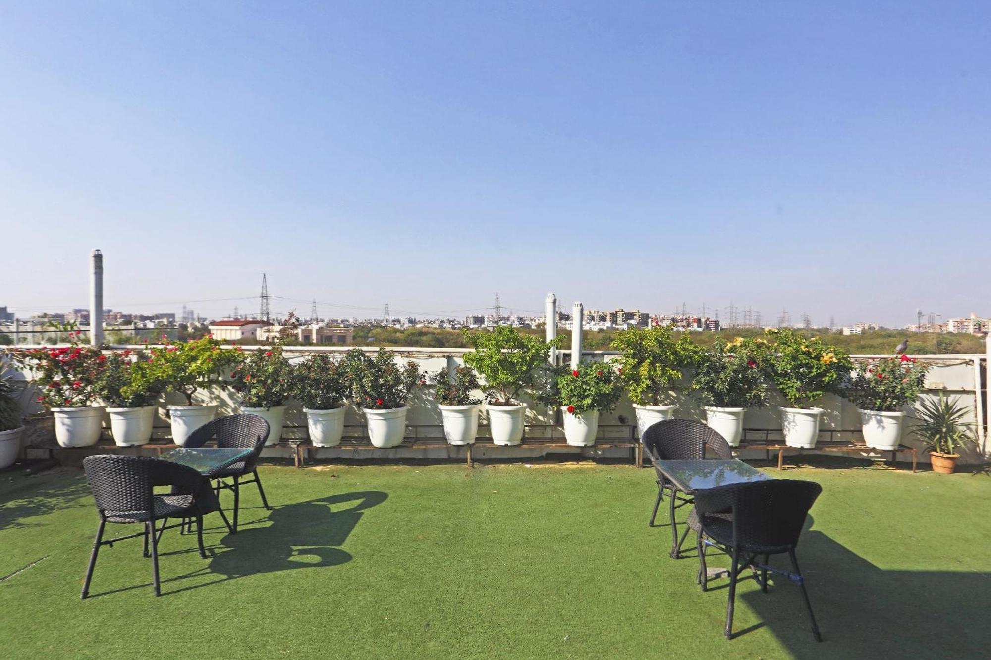 Hotel Aerostar Gold - Opposite Max Healthcare Дели Экстерьер фото