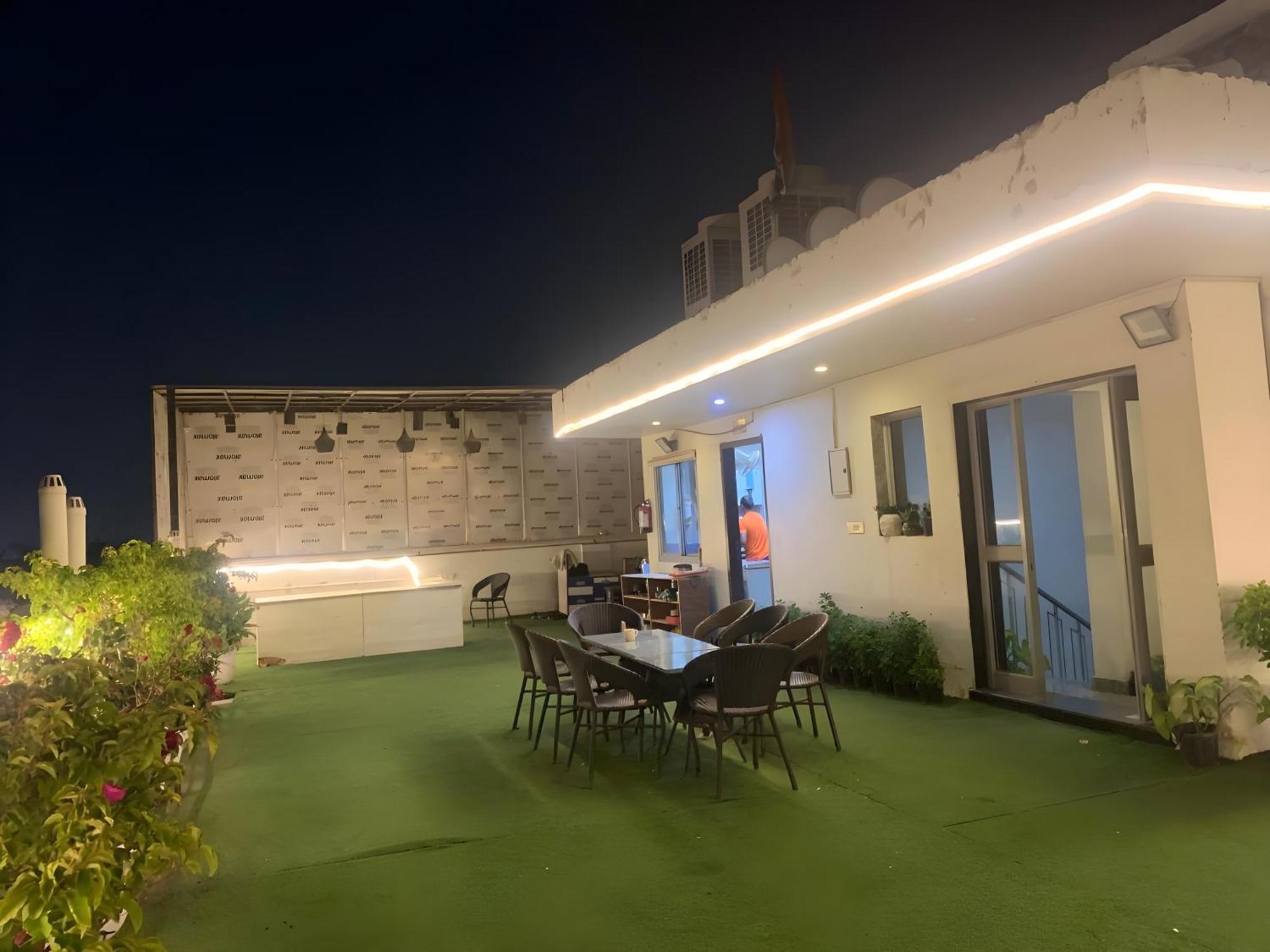 Hotel Aerostar Gold - Opposite Max Healthcare Дели Экстерьер фото