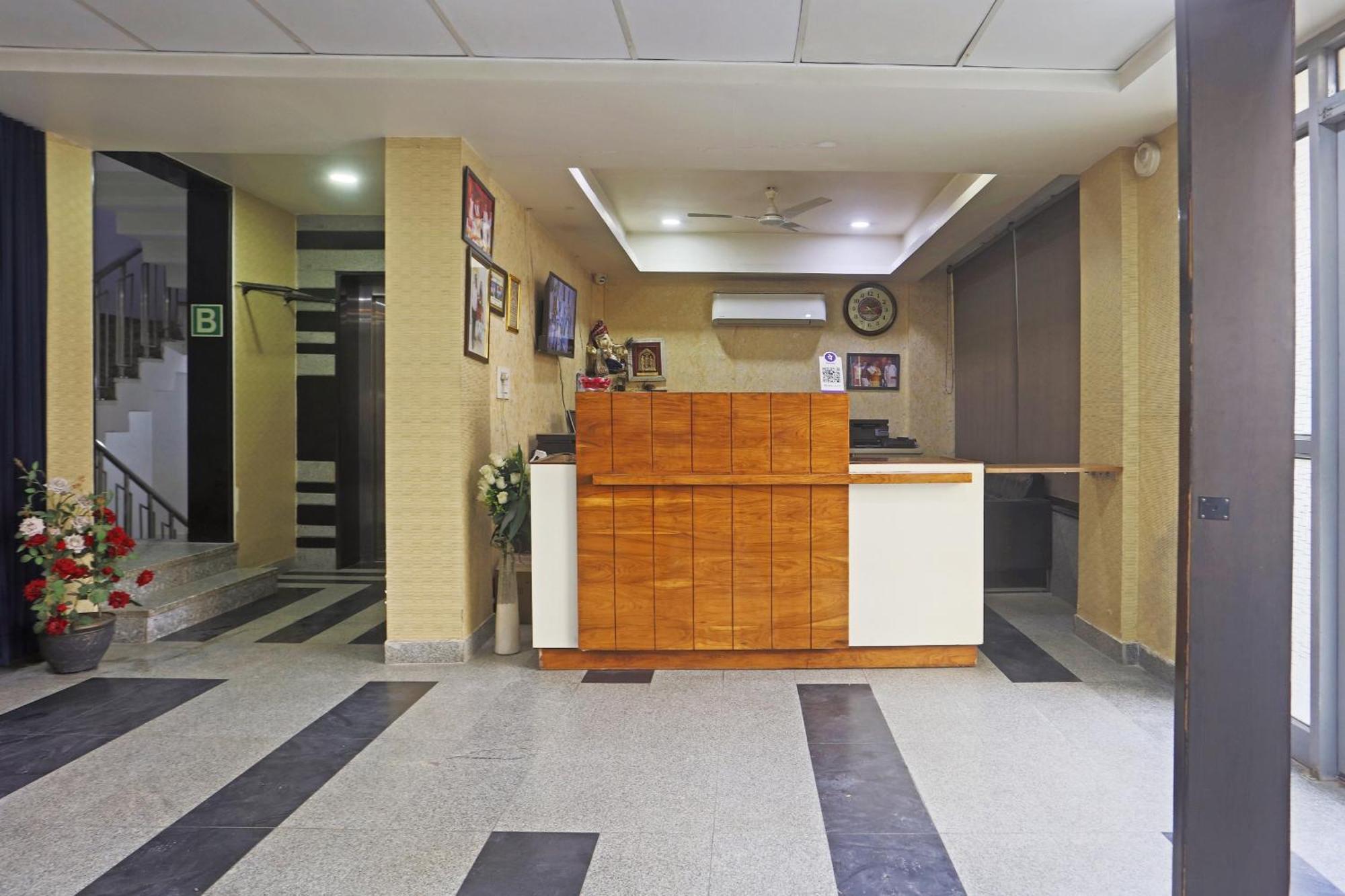 Hotel Aerostar Gold - Opposite Max Healthcare Дели Экстерьер фото