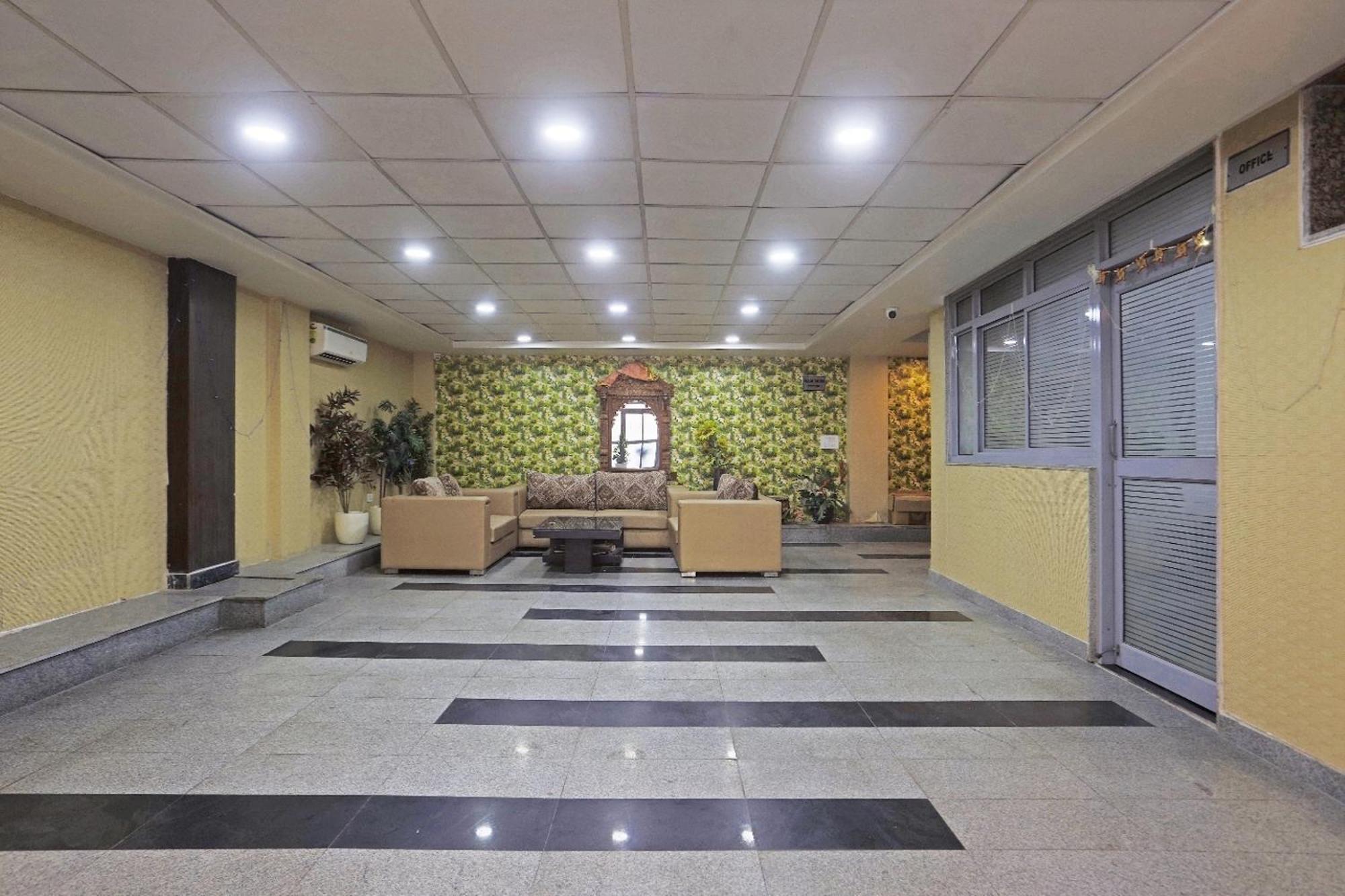 Hotel Aerostar Gold - Opposite Max Healthcare Дели Экстерьер фото