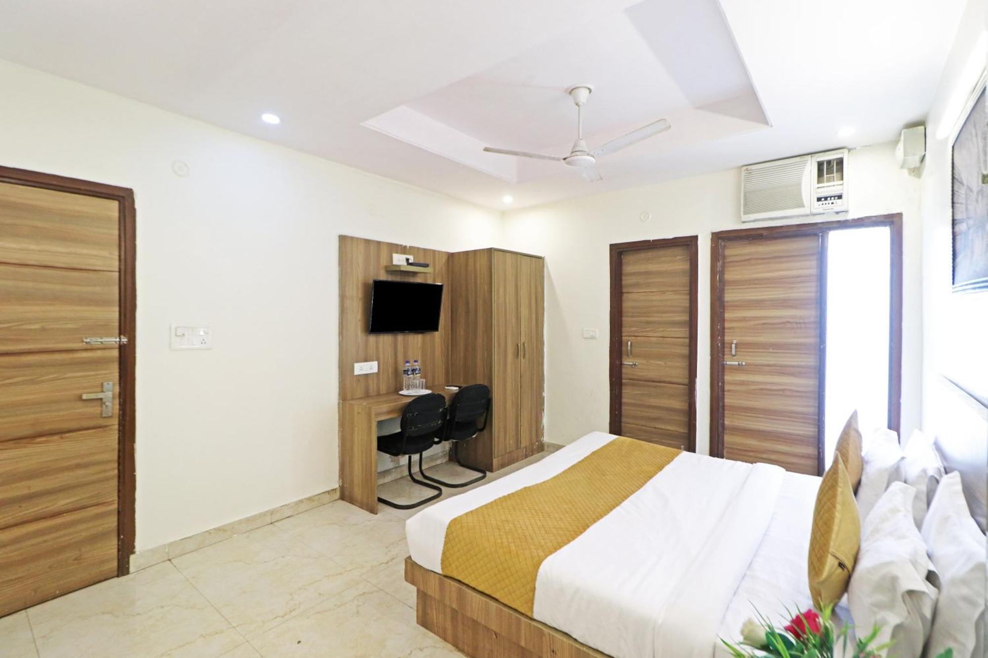 Hotel Aerostar Gold - Opposite Max Healthcare Дели Экстерьер фото