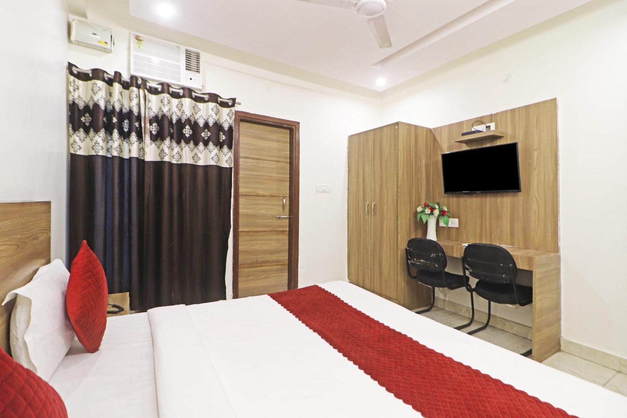 Hotel Aerostar Gold - Opposite Max Healthcare Дели Экстерьер фото