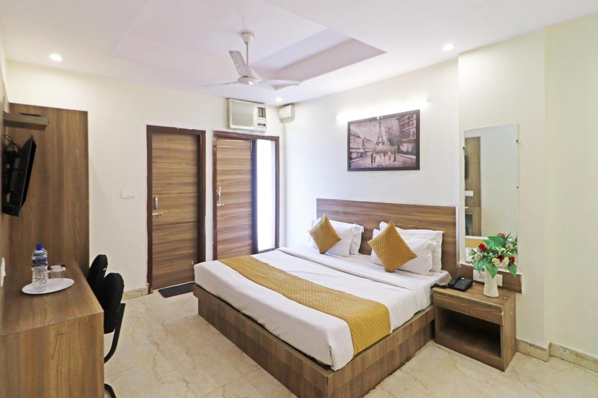 Hotel Aerostar Gold - Opposite Max Healthcare Дели Экстерьер фото