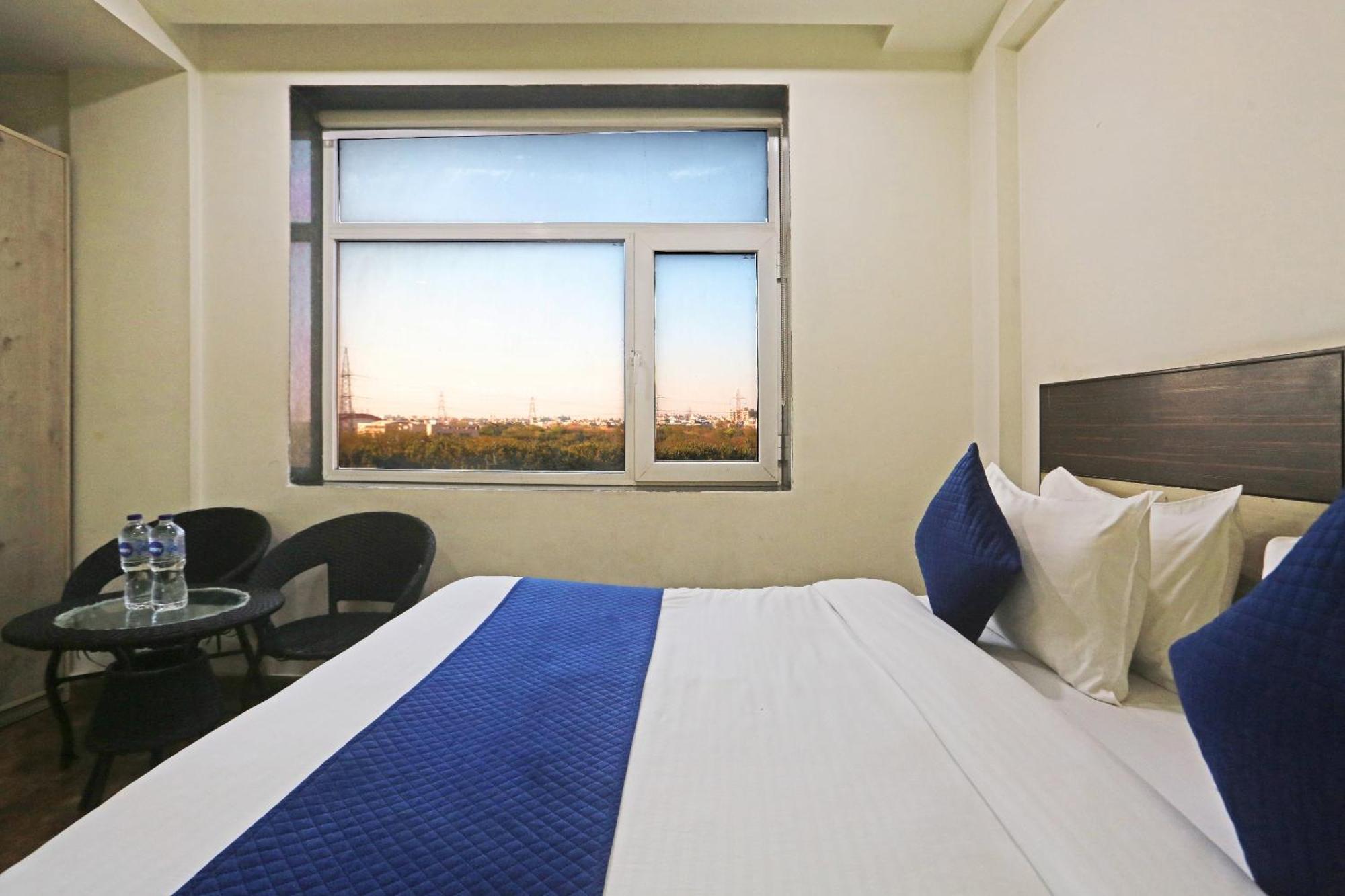 Hotel Aerostar Gold - Opposite Max Healthcare Дели Экстерьер фото