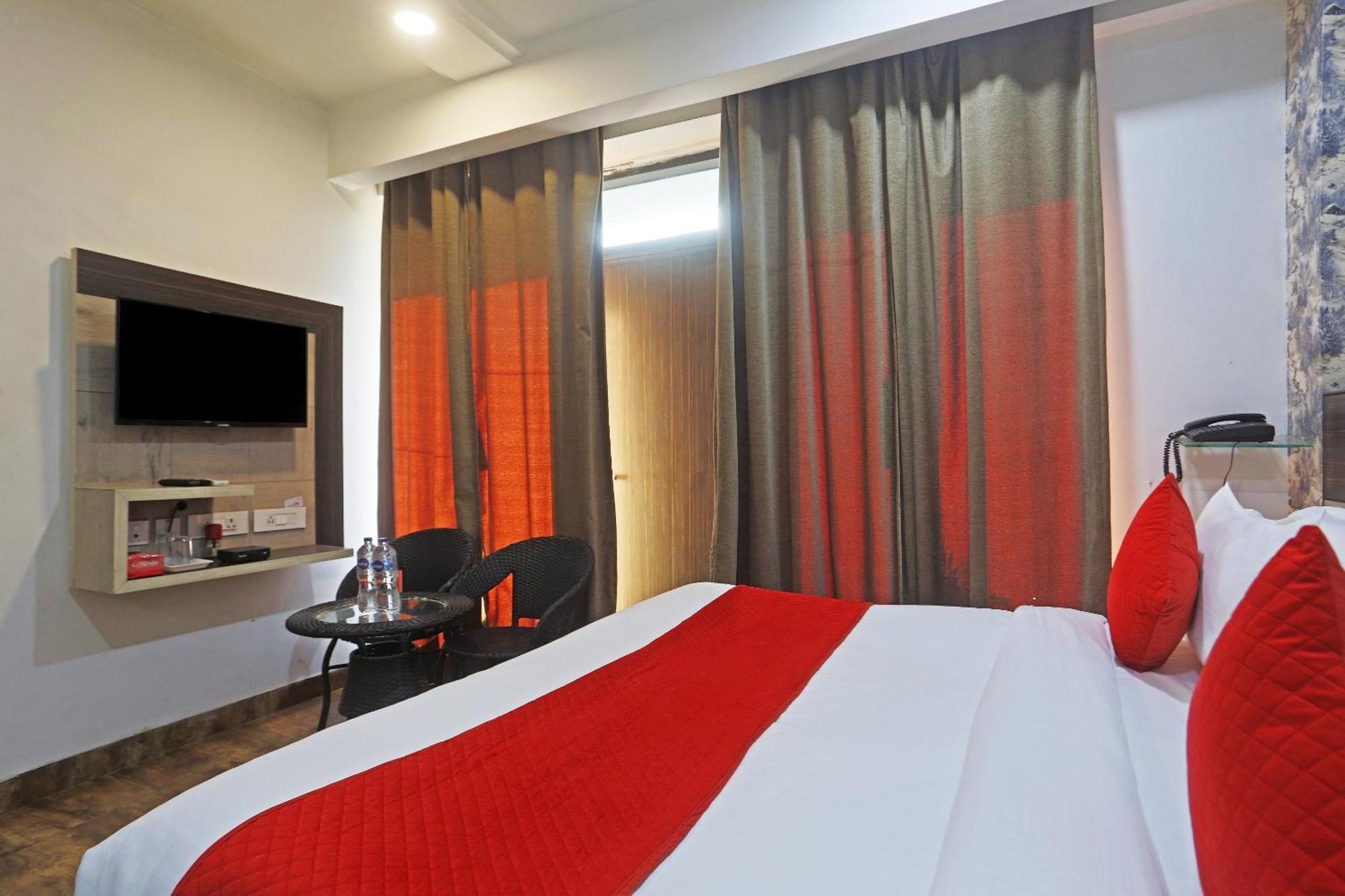 Hotel Aerostar Gold - Opposite Max Healthcare Дели Экстерьер фото