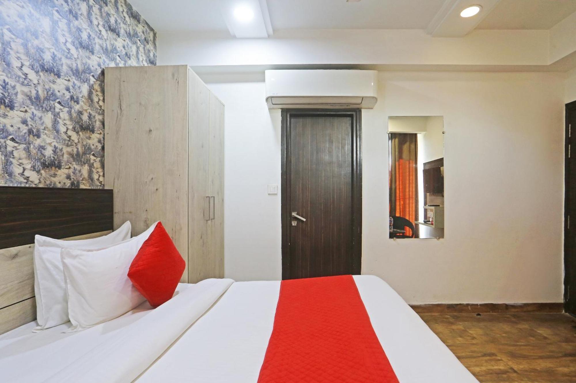 Hotel Aerostar Gold - Opposite Max Healthcare Дели Экстерьер фото