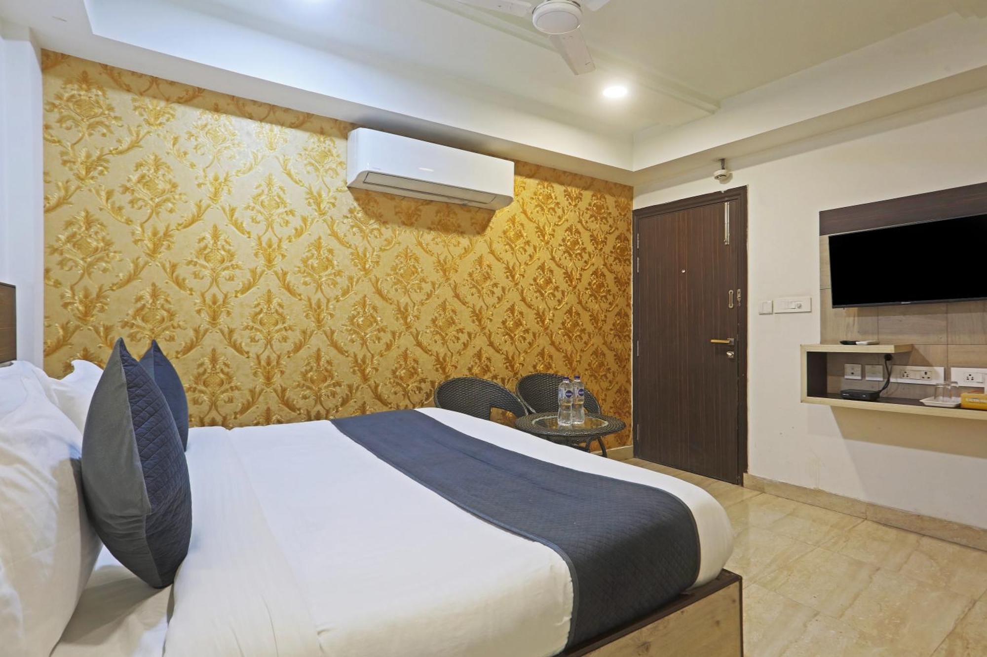 Hotel Aerostar Gold - Opposite Max Healthcare Дели Экстерьер фото