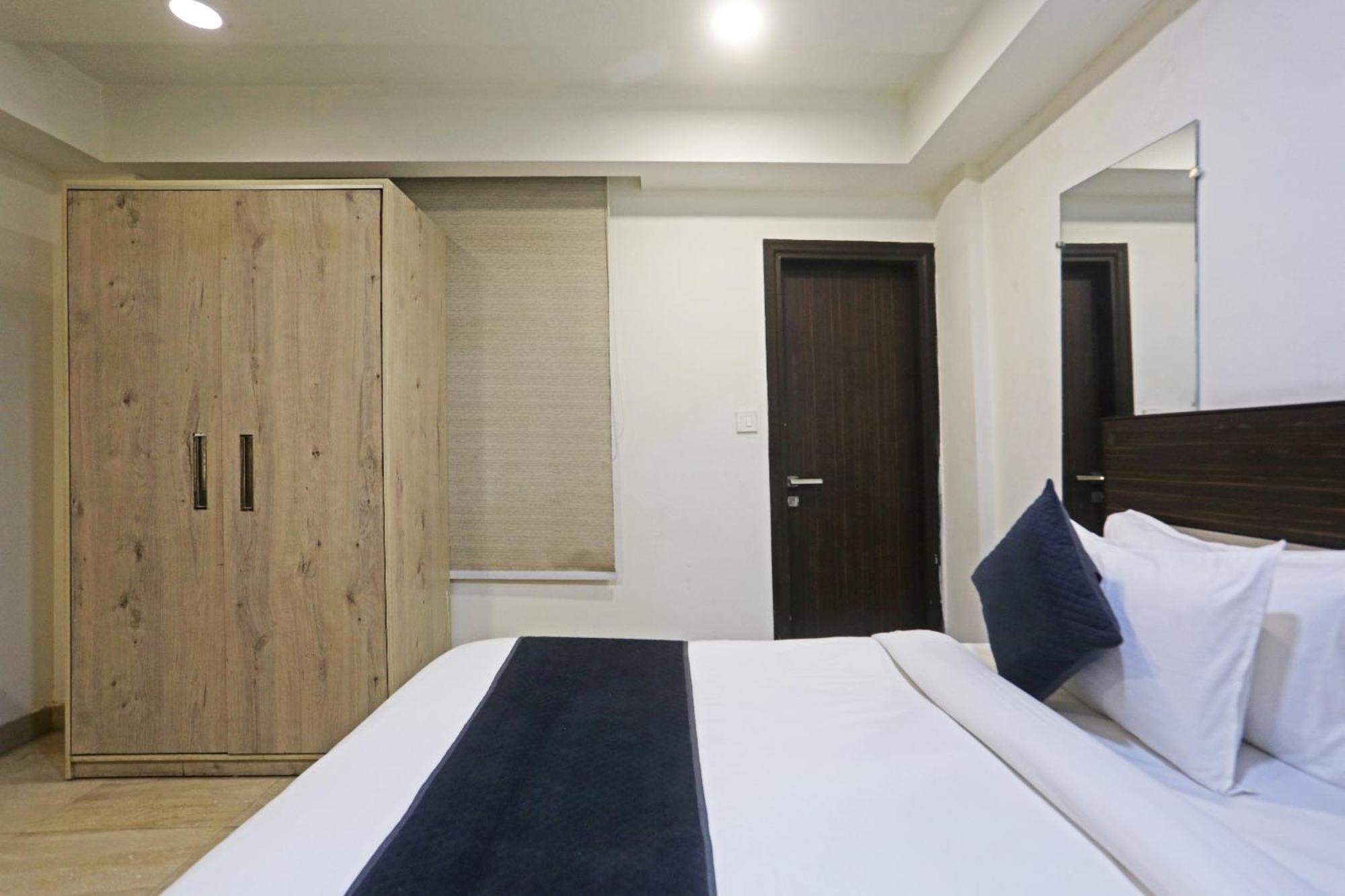 Hotel Aerostar Gold - Opposite Max Healthcare Дели Экстерьер фото