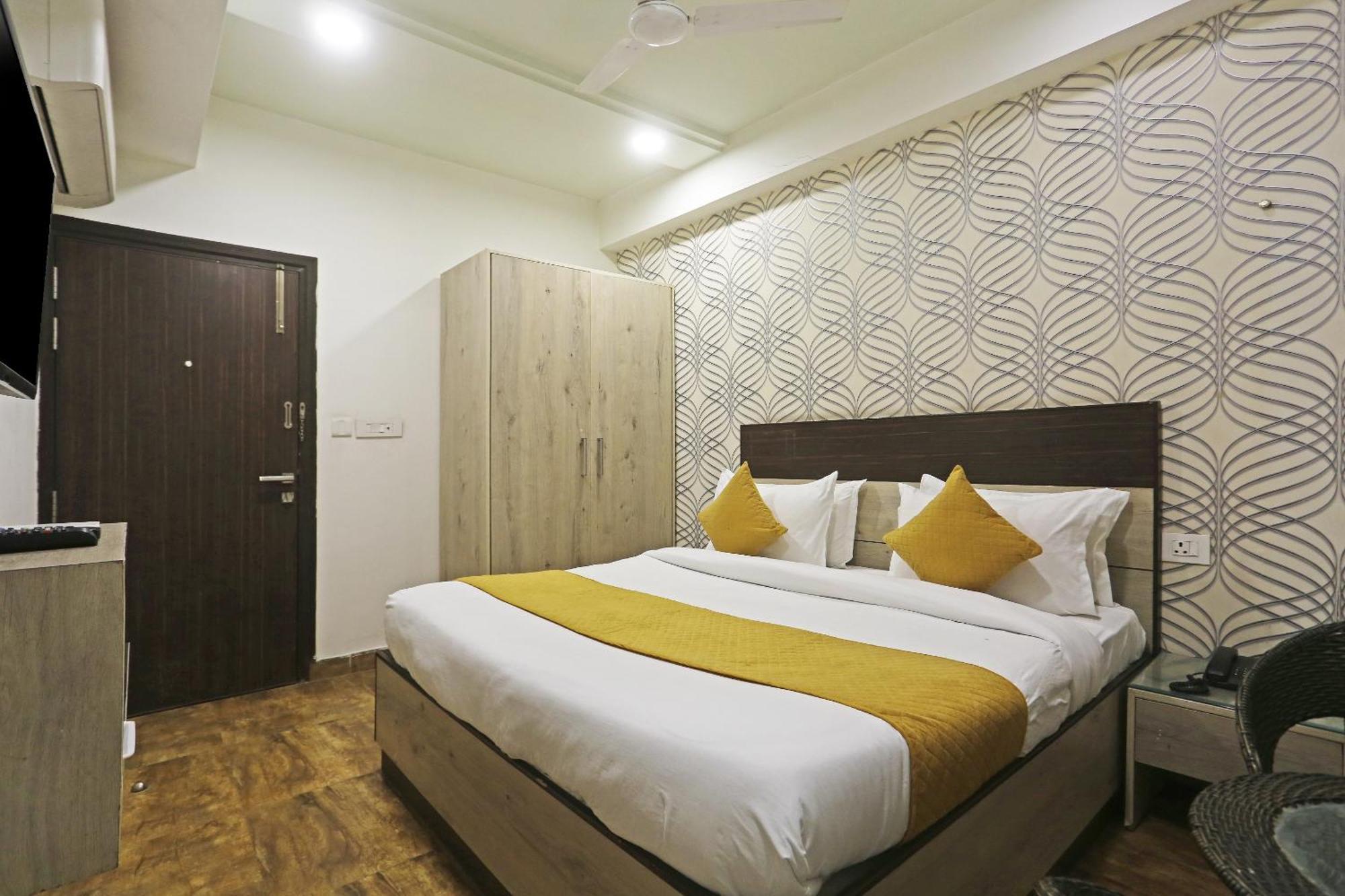 Hotel Aerostar Gold - Opposite Max Healthcare Дели Экстерьер фото